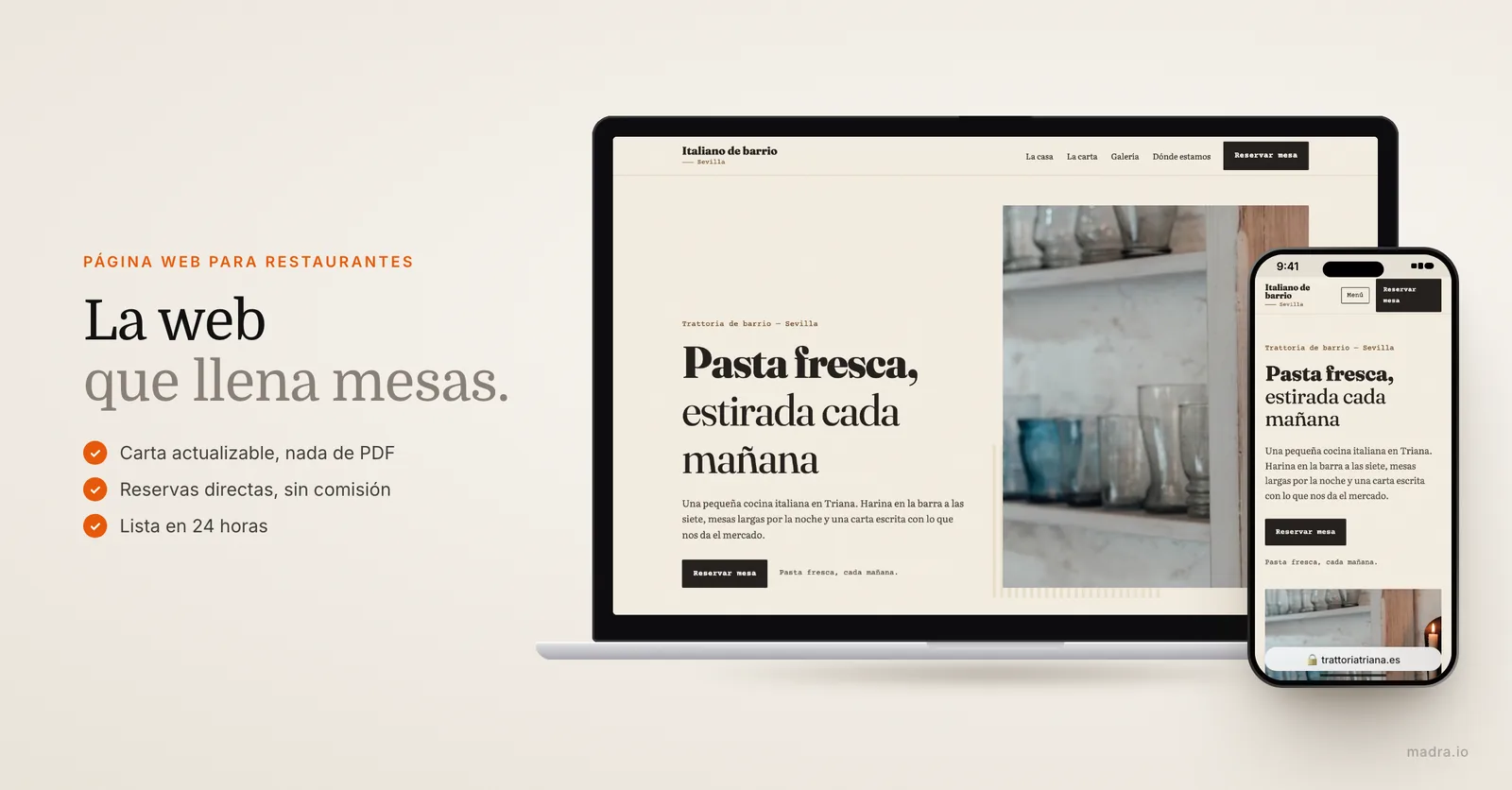 Web de una trattoria de Sevilla en un portátil y en un iPhone, con carta y reservas online, página web para restaurantes