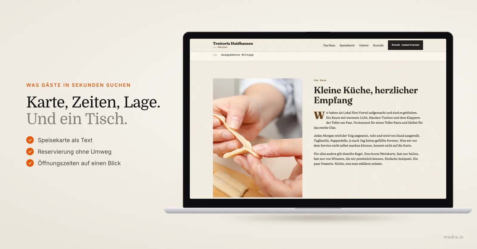 Zweite Seite der Website einer Trattoria aus München auf dem Laptop: Speisekarte als Text, Reservierung und Öffnungszeiten