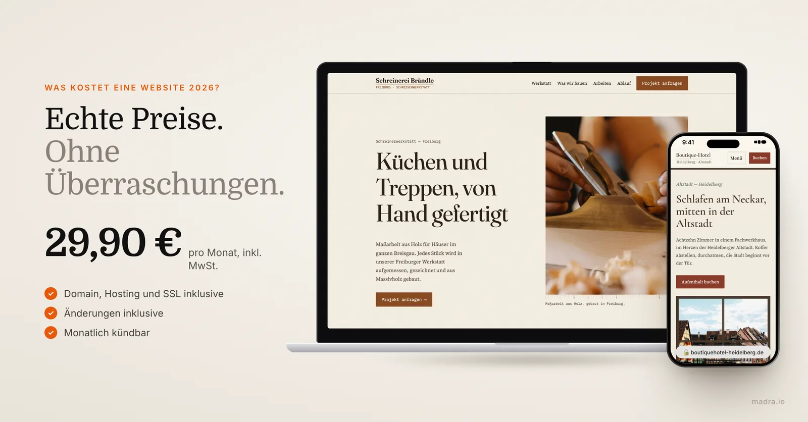 Website einer Schreinerei auf dem Laptop und Hotel-Website auf dem iPhone: was eine Website 2026 kostet, ab 29,90 € im Monat